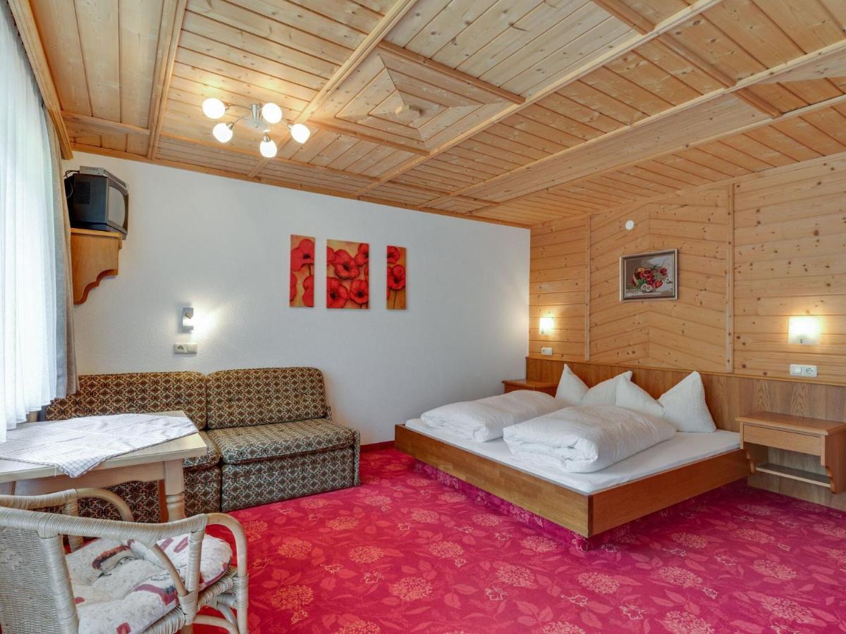 Land On The Kppl Mountain Chains Kappl  Exterior foto