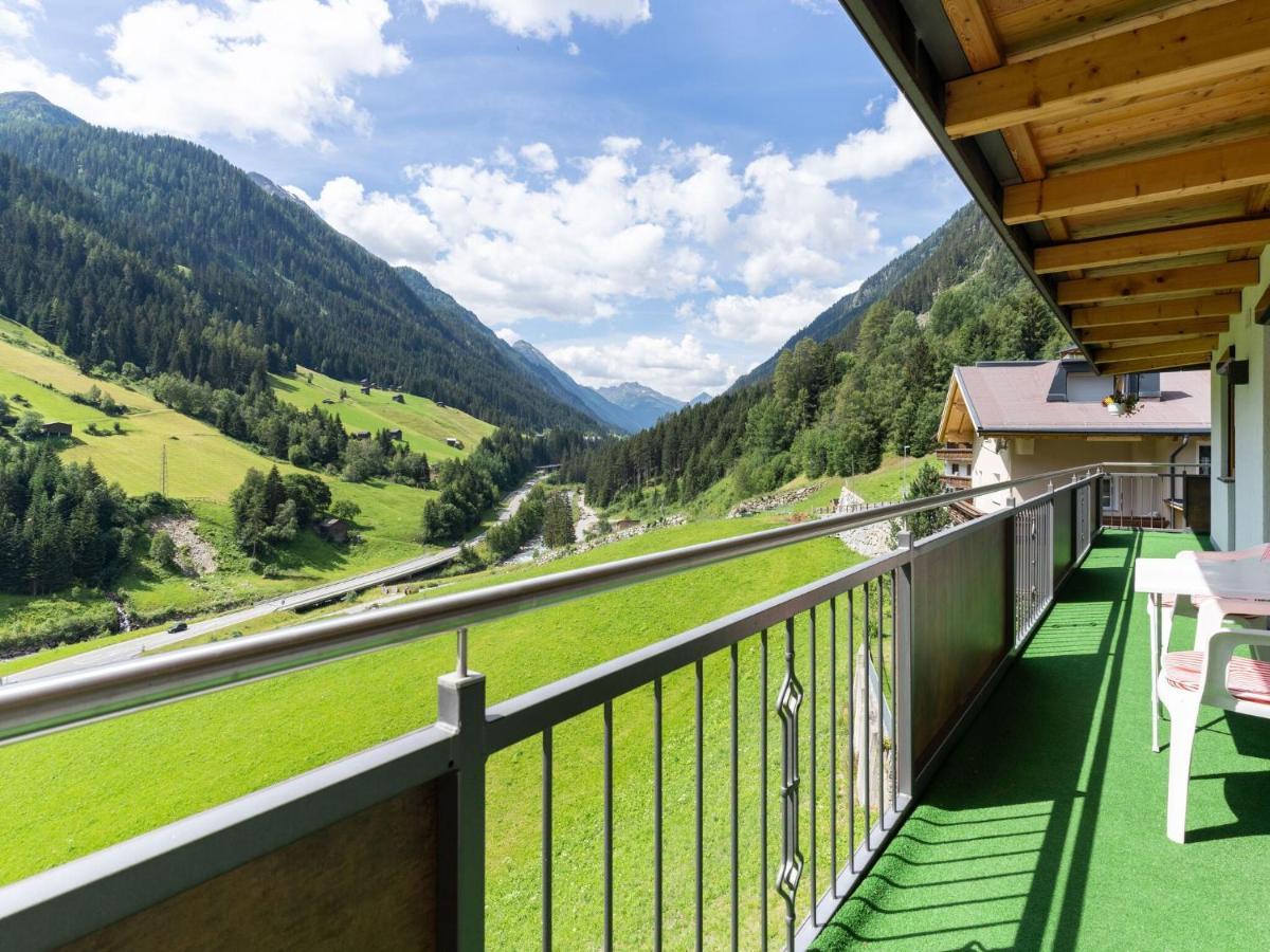 Land On The Kppl Mountain Chains Kappl  Exterior foto
